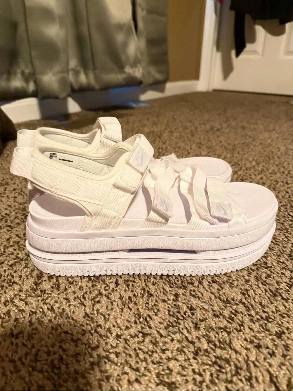 NIKE Icon Sandal Size 10 Womens White Pure Platinum Platform Shoes